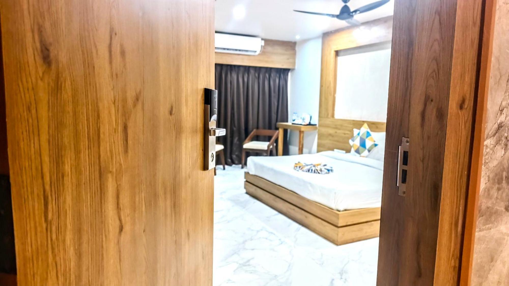 The Sky Imperial Unity Inn Garudeshwar Экстерьер фото